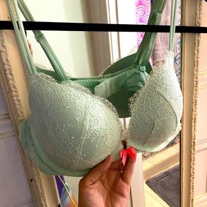 Victoria’s Secret: Very Sexy Push-Up